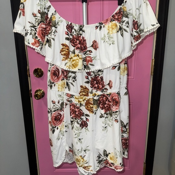 Off the shoulder Romper - Picture 1 of 4
